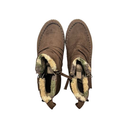 New! Muk Luks Women's Street Richmond Faux Suede Ankle Bootie - Size 11 - Picture 4 of 10